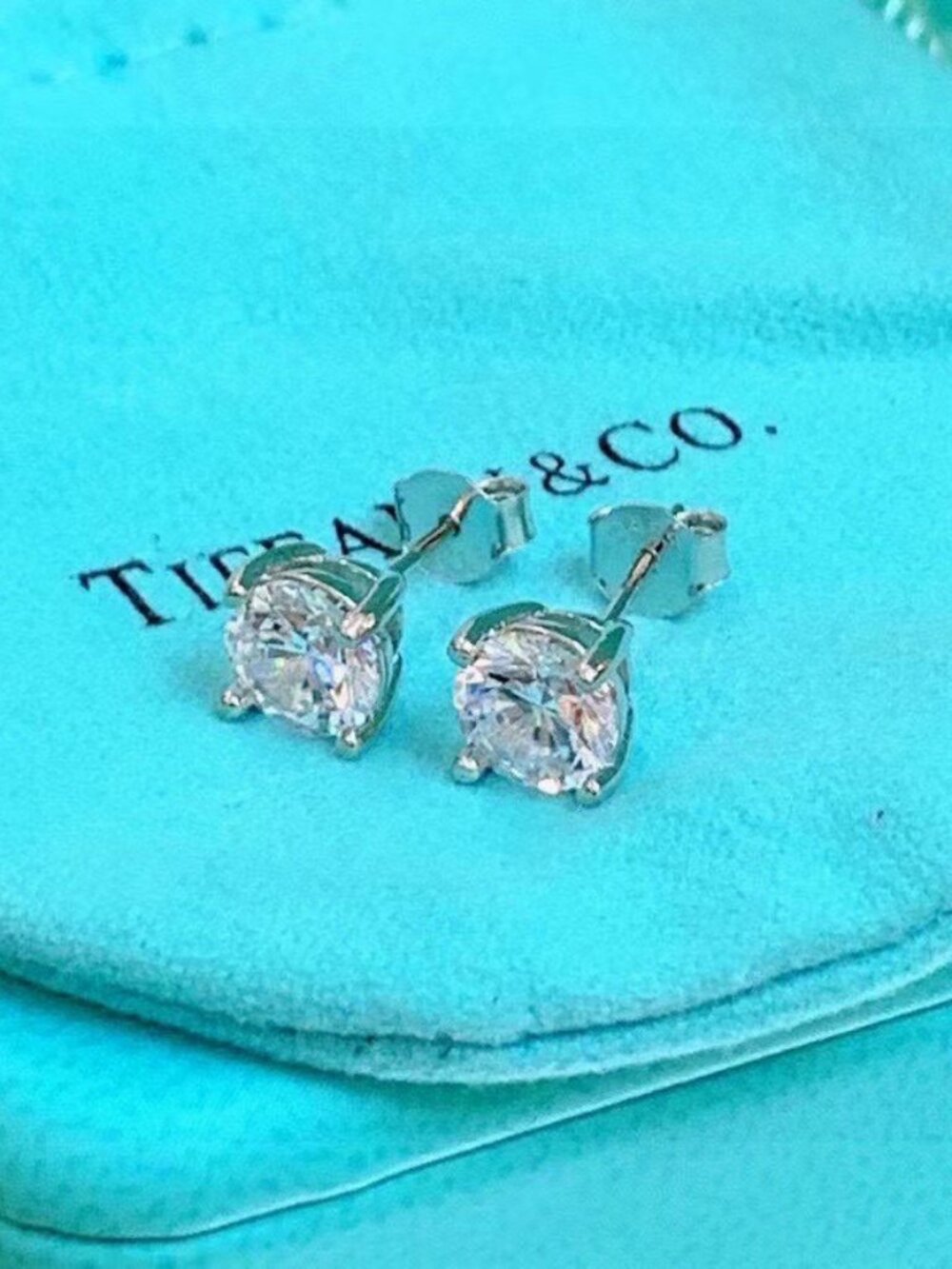 Duvini Four Claw Diamond Stud Earrings
